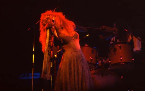 Stevie Nicks, 1975-5 - 16 KBytes
